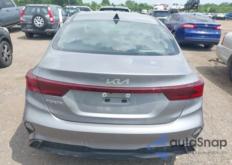2023 Kia Forte Lxs z USA, uszkodzony, nr VIN 3KPF24AD1PE635307